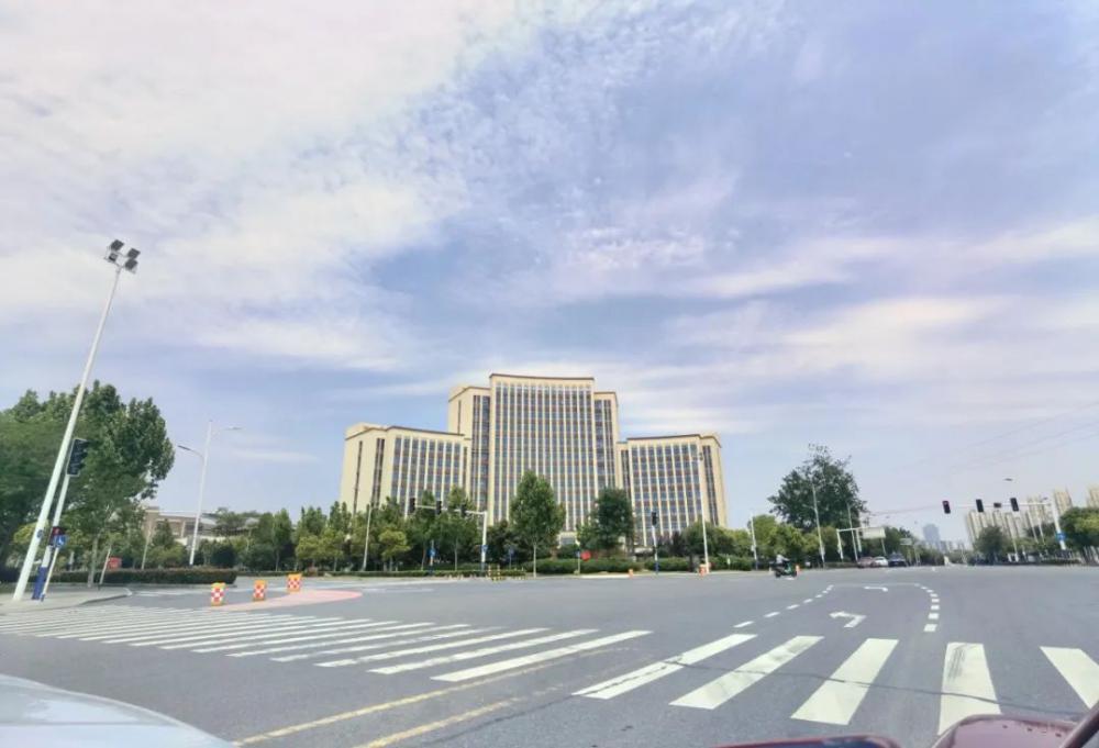 �״�δ���㳡���Ϸʽ�����CBD 1.9��ƽ�����칫¥���̣��ʺ���ҵ�칫������չ���ȣ�